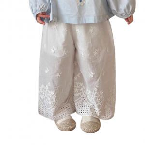 Quần Ống Rộng Thêu Hoa Trắng